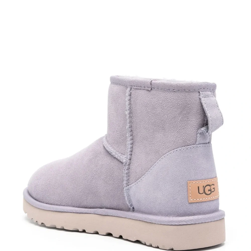 NWT Ugg Classic Mini II Ankle Boots - Picture 3 of 8